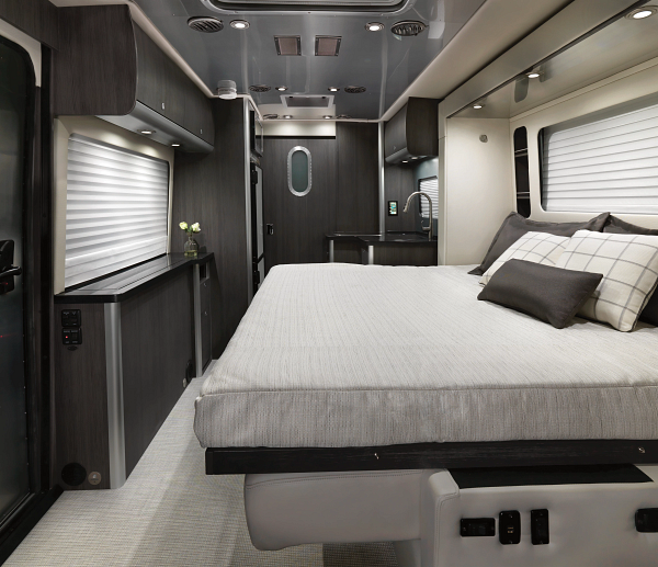 AIRMKT_2020_Atlas_Interior_F2B_Modern_Greige_Bed_Down_63698_PRINT.png