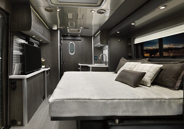 AIRMKT_2020_Atlas_Interior_F2B_Formal_Black_79302_Bed_PRINT.png