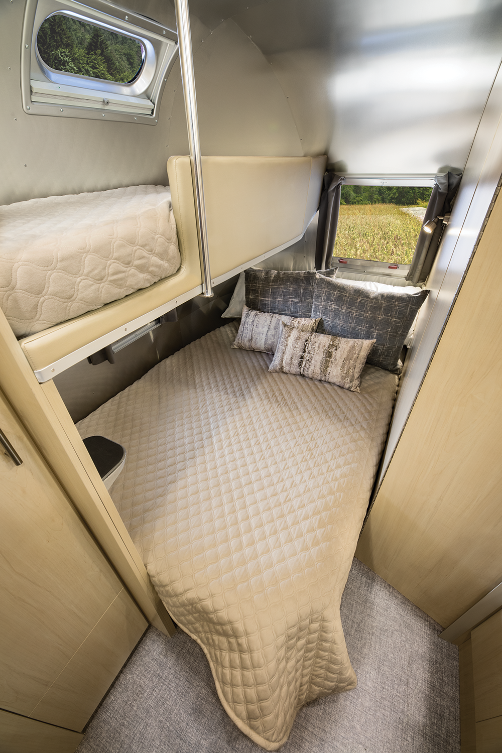 2021_Flying_Cloud_23CBB_Interior_Bedroom_Bunk_Sunlit_Maple_Carolina_Clay_WEB.png.png