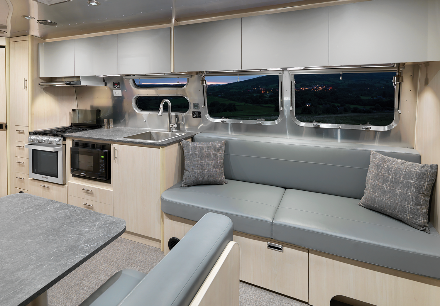 2021_Flying_Cloud_30FB_Office_Seattle_Mist_Interior_Lounge_WEB.png.png